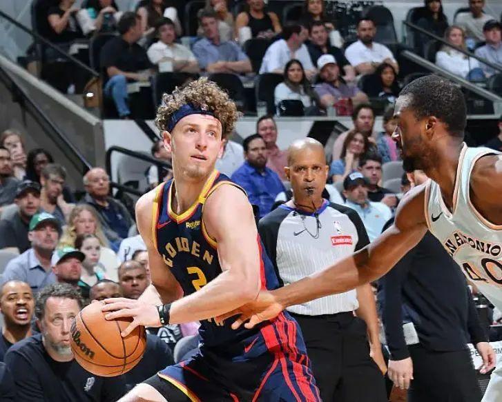 九游-集结日体能课后；孟菲斯灰熊主帅复盘备战NBA常规赛；更衣室稳定；身体对抗强度拉满的简单介绍